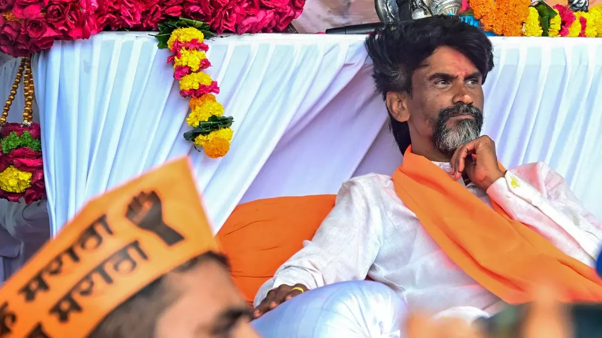 Mumbai: आंदोलन पर विराम, मनोज जरांगे की शर्त Mumbai: आंदोलन पर विराम, मनोज जरांगे की शर्त