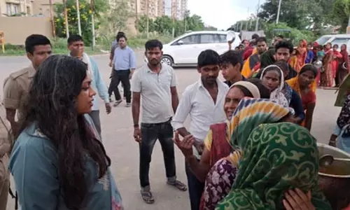 नोएडा : यमुना नदी का जलस्तर बढ़ा, जिलाधिकारी मेधा रूपम ने प्रभावित क्षेत्रों का किया निरीक्षण नोएडा : यमुना नदी का जलस्तर बढ़ा, जिलाधिकारी मेधा रूपम ने प्रभावित क्षेत्रों का किया निरीक्षण