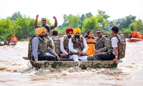 Punjab में बाढ़ से सभी 23 जिले प्रभावित, आपातकालीन प्रतिक्रियाएँ सक्रिय Punjab में बाढ़ से सभी 23 जिले प्रभावित, आपातकालीन प्रतिक्रियाएँ सक्रिय