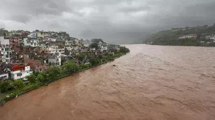 Jammu: नदी का जलस्तर भारी बारिश से बढ़ा