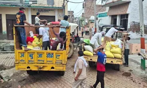 Punjab: बाढ़ ने सीमा पार पड़ोसियों को एकजुट किया Punjab: बाढ़ ने सीमा पार पड़ोसियों को एकजुट किया