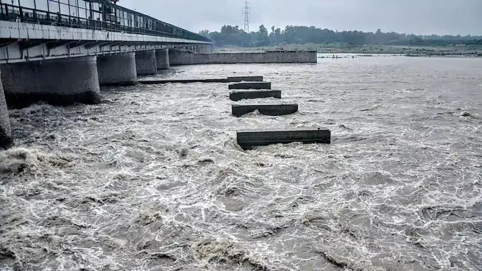 New Delhi: खतरे से ऊपर यमुना का जलस्तर, सरकार सतर्क New Delhi: खतरे से ऊपर यमुना का जलस्तर, सरकार सतर्क