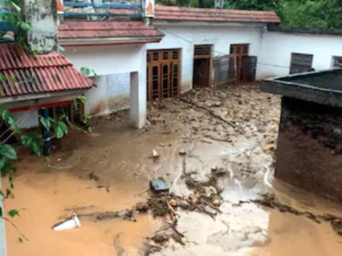 Jammu: पुंछ जिले में आपदा जैसे हालात