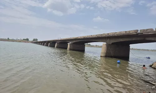 Jammu: खुडवानी में नाले का पानी खतरे के पार
