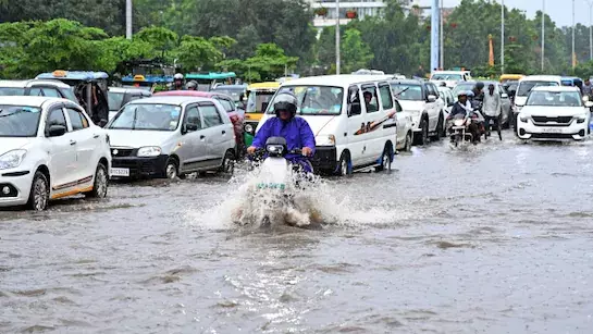 Jaipur: भारी बारिश से तबाही, 13 जिलों में अलर्ट जारी