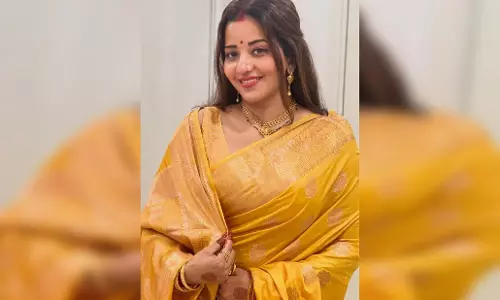 भोजपुरी एक्ट्रेस मोनालिसा का ट्रेडिशनल लुक, पीले रंग की साड़ी में लगीं बेहद खास