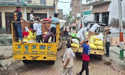 Haryana : बाढ़ ने सीमा पार पड़ोसियों को एकजुट किया Haryana : बाढ़ ने सीमा पार पड़ोसियों को एकजुट किया