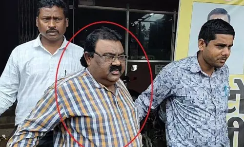 कलेक्ट्रेट से पटवारी गिरफ्तार