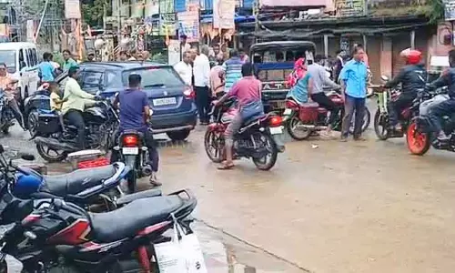 बालासोर में खैरा बंद से सामान्य जनजीवन प्रभावित, प्रदर्शनकारियों ने NAC में करने की मांग की बालासोर में खैरा बंद से सामान्य जनजीवन प्रभावित, प्रदर्शनकारियों ने NAC में करने की मांग की