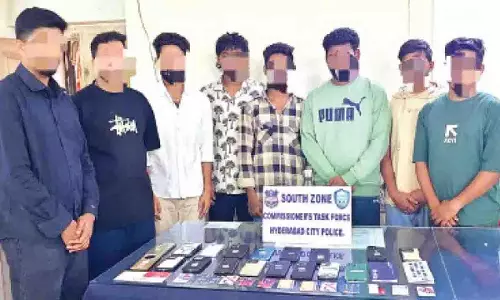 Hyderabad: पुलिस ने अवैध ऑनलाइन सट्टेबाजी रैकेट का भंडाफोड़ किया Hyderabad: पुलिस ने अवैध ऑनलाइन सट्टेबाजी रैकेट का भंडाफोड़ किया