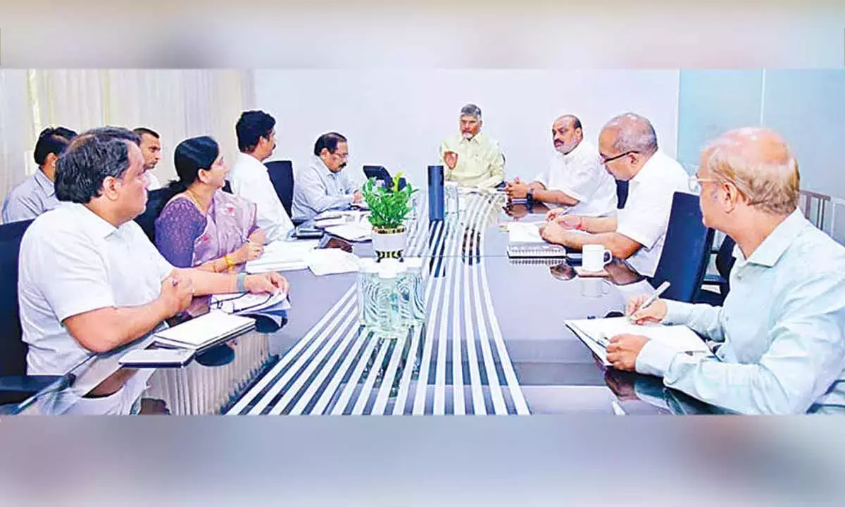 Andhra: नायडू ने उर्वरक कालाबाजारी के खिलाफ कड़ी कार्रवाई की चेतावनी दी