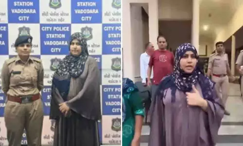 Vadodara: जुलूस के दौरान गणेश प्रतिमा पर अंडे फेंकने के आरोप में गिरफ्तार