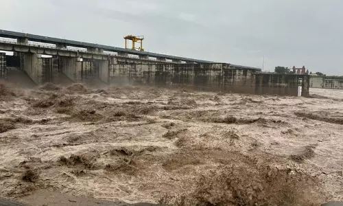 Haryana : हथिनीकुंड बैराज पर यमुना घट रही है Haryana : हथिनीकुंड बैराज पर यमुना घट रही है