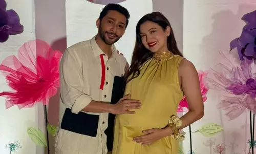Gauahar Khan और ज़ैद दरबार को दूसरे बच्चे का आशीर्वाद मिला Gauahar Khan और ज़ैद दरबार को दूसरे बच्चे का आशीर्वाद मिला