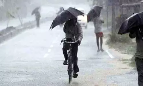 सेनगोट्टैयन की शशिकला से मुलाकात से एकता की चर्चा तेज सेनगोट्टैयन की शशिकला से मुलाकात से एकता की चर्चा तेज