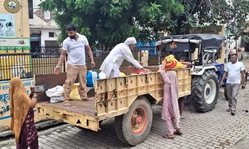 Haryana के किसान संघ पंजाब के लिए राहत सामग्री एकत्र करने के लिए एक साथ आए Haryana के किसान संघ पंजाब के लिए राहत सामग्री एकत्र करने के लिए एक साथ आए
