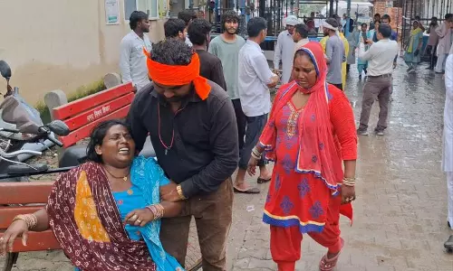 Haryana : हिसार में हाईटेंशन तार गिरने से बाइक सवार तीन लोगों की मौत Haryana : हिसार में हाईटेंशन तार गिरने से बाइक सवार तीन लोगों की मौत
