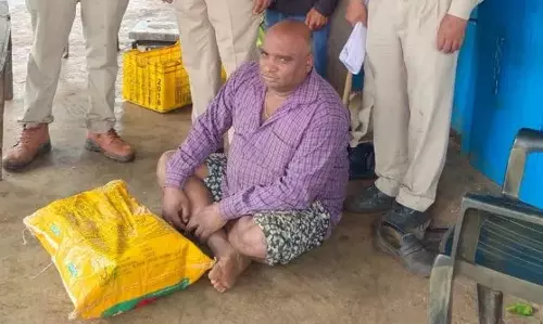 दुकानदार शराब बेचते गिरफ्तार, एमपी ब्रांड का माल जब्त