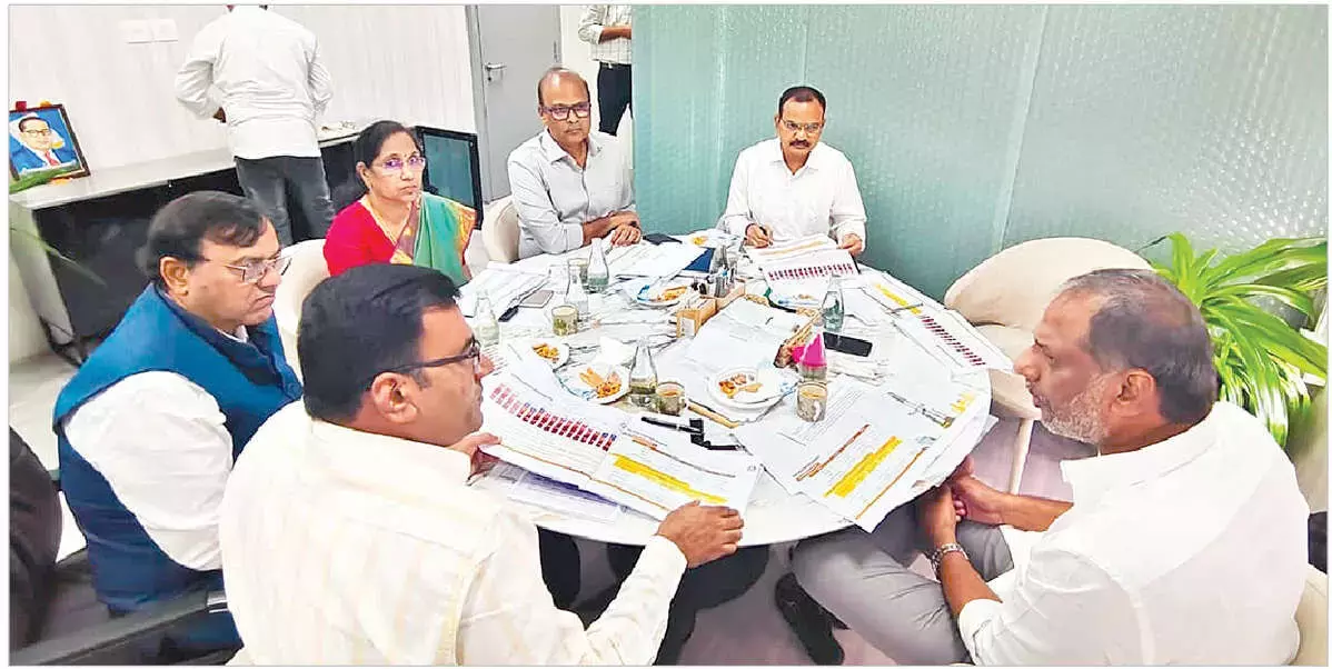Andhra: ऊर्जा मंत्री ने बिजली दुर्घटनाओं को रोकने के लिए एआई के उपयोग पर विचार किया