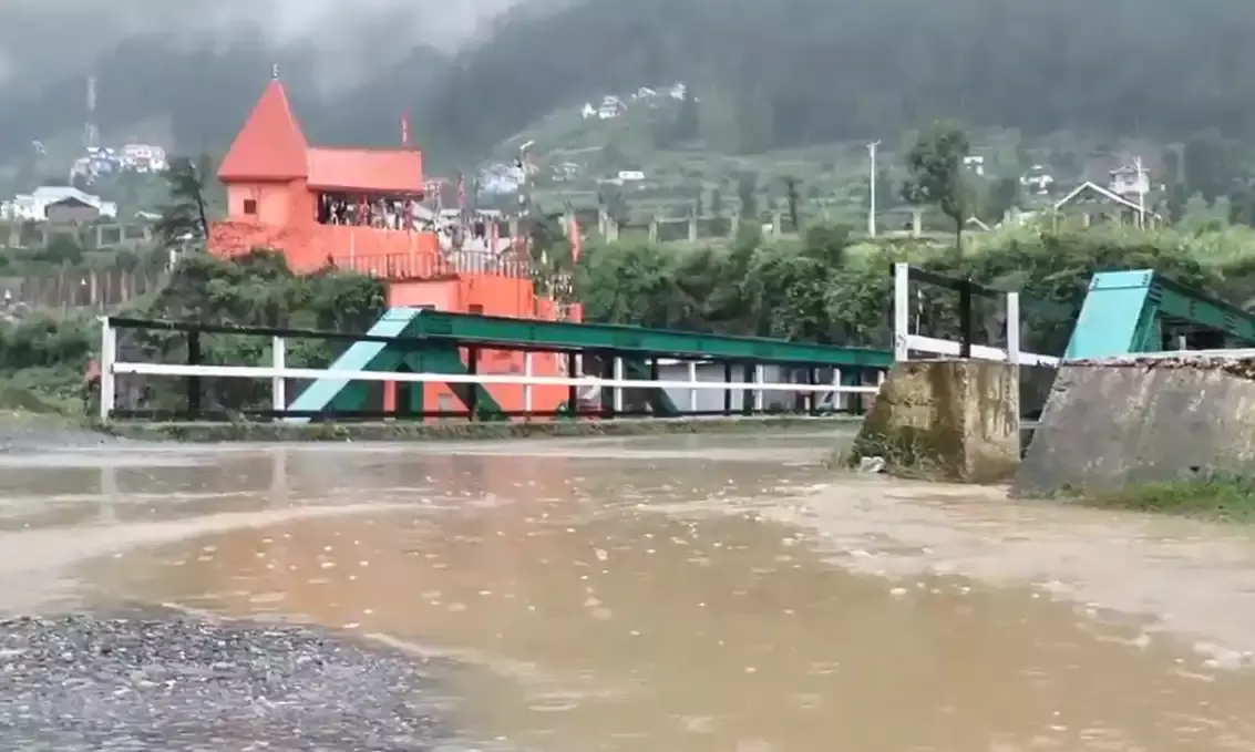 Srinagar: कश्मीर में मौसम का कहर, राजमार्ग अवरुद्ध