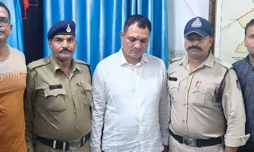 अब Anwar Qadri पर जाली लाइसेंस के आधार पर बंदूक रखने का मामला दर्ज अब Anwar Qadri पर जाली लाइसेंस के आधार पर बंदूक रखने का मामला दर्ज