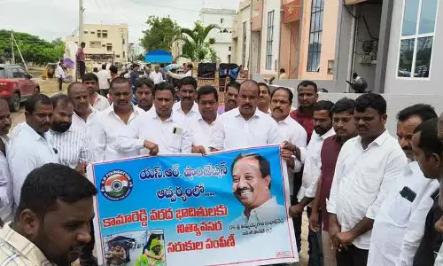 परोपकारी Subhash Reddy ने कामारेड्डी में बाढ़ प्रभावित परिवारों को राहत पहुंचाई