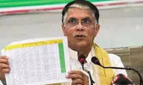 दो वोटर ID मामले में कांग्रेस नेता पवन खेड़ा को चुनाव आयोग का नोटिस दो वोटर ID मामले में कांग्रेस नेता पवन खेड़ा को चुनाव आयोग का नोटिस