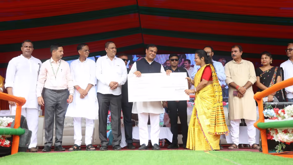 Assam  के मुख्यमंत्री ने होजाई में 31,910 महिला उद्यमियों को 32 करोड़ रुपये की बीज पूंजी वितरित की