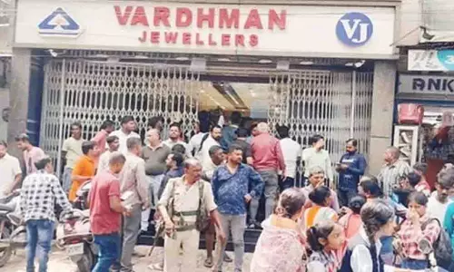 Jamshedpur: वर्धमान ज्वेलर्स पर छह बंदूकधारियों ने हमला किया