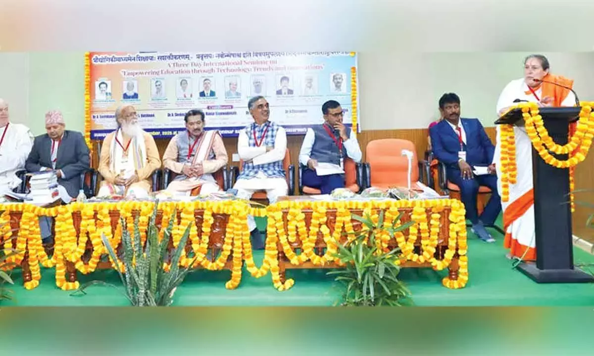 Andhra: विशेषज्ञों ने संस्कृत शिक्षा में परंपरा और प्रौद्योगिकी के सम्मिश्रण का आह्वान किया Andhra: विशेषज्ञों ने संस्कृत शिक्षा में परंपरा और प्रौद्योगिकी के सम्मिश्रण का आह्वान किया