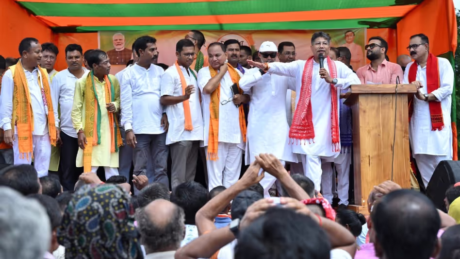 Assam : पीयूष हजारिका ने नामांकन दाखिल करने को लोगों का उत्सव बताया