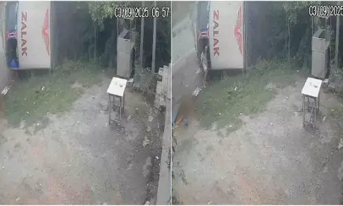 Telangana: नलगोंडा में तेज रफ्तार लॉरी पुलिया से टकराकर पलट गई