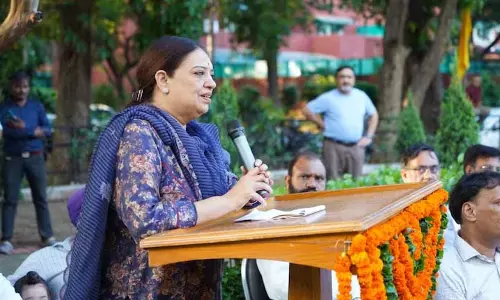 Punjab बाढ़: चंडीगढ़ के मेयर, 10 बीजेपी, कांग्रेस, आप पार्षदों ने दिया 1 महीने का वेतन Punjab बाढ़: चंडीगढ़ के मेयर, 10 बीजेपी, कांग्रेस, आप पार्षदों ने दिया 1 महीने का वेतन
