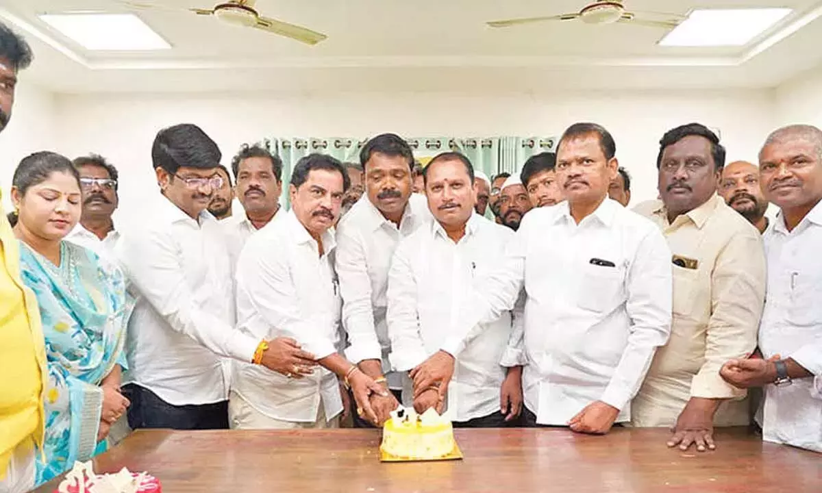 Andhra: पीके का जन्मदिन और नंदमुरी हरिकृष्ण की जयंती मनाई गई Andhra: पीके का जन्मदिन और नंदमुरी हरिकृष्ण की जयंती मनाई गई