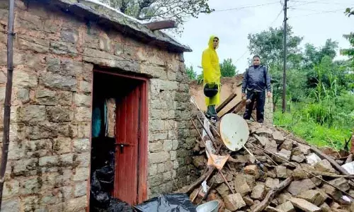 Himachal: भारी बारिश के बाद कमरा ढहने से महिला दबी