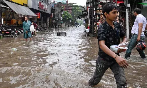 भारत ने भारी बारिश के बीच सतलुज नदी में बाढ़ आने की चेतावनी दी