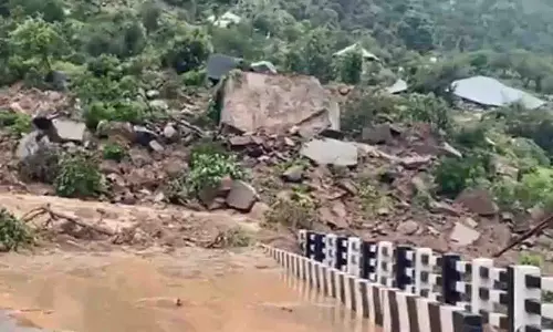 Jammu: बाढ़ की स्थिति चिंताजनक, नदियां खतरे के निशान से ऊपर Jammu: बाढ़ की स्थिति चिंताजनक, नदियां खतरे के निशान से ऊपर