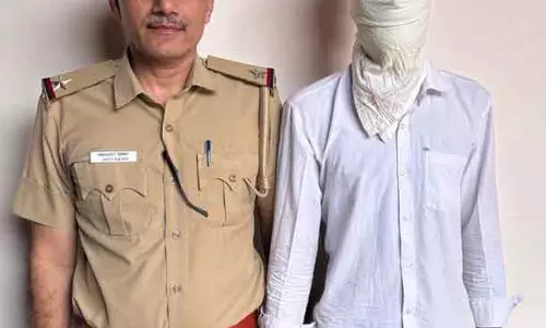 Chandigarh: राजस्थान निवासी को 4.78 लाख रुपये के ऑनलाइन निवेश धोखाधड़ी मामले में गिरफ्तार Chandigarh: राजस्थान निवासी को 4.78 लाख रुपये के ऑनलाइन निवेश धोखाधड़ी मामले में गिरफ्तार