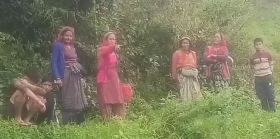 Gopeshwar: खन्नी गांव पर खतरा, ग्रामीणों में दहशत Gopeshwar: खन्नी गांव पर खतरा, ग्रामीणों में दहशत