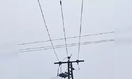 Pulwama: टावर और मकान क्षतिग्रस्त, बारिश का कहर Pulwama: टावर और मकान क्षतिग्रस्त, बारिश का कहर