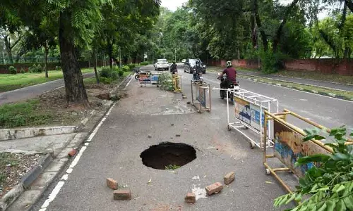 लगातार बारिश से Chandigarh की सड़कें प्रभावित लगातार बारिश से Chandigarh की सड़कें प्रभावित
