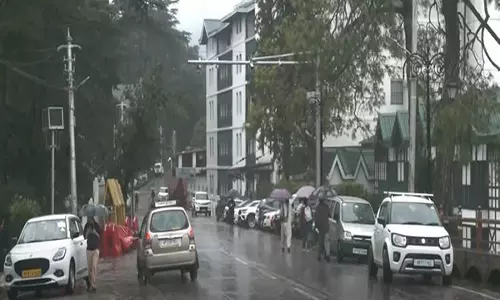 कालका-शिमला टॉय ट्रेन सेवा तीसरे दिन भी स्थगित, Shimla में पर्यटन और टैक्सी कारोबार को नुकसान कालका-शिमला टॉय ट्रेन सेवा तीसरे दिन भी स्थगित, Shimla में पर्यटन और टैक्सी कारोबार को नुकसान