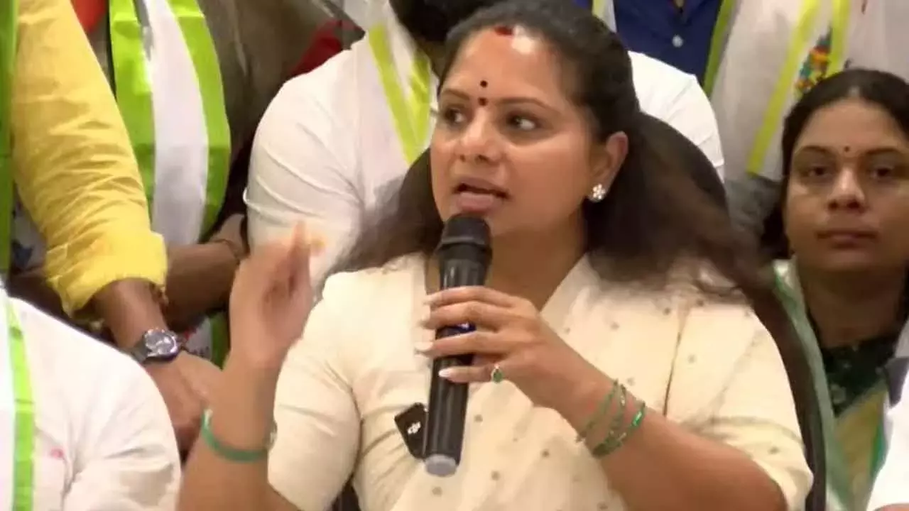 MLC कविता ने निलंबन पर प्रतिक्रिया देते हुए बीआरएस नेताओं पर गलत सूचना फैलाने का आरोप लगाया