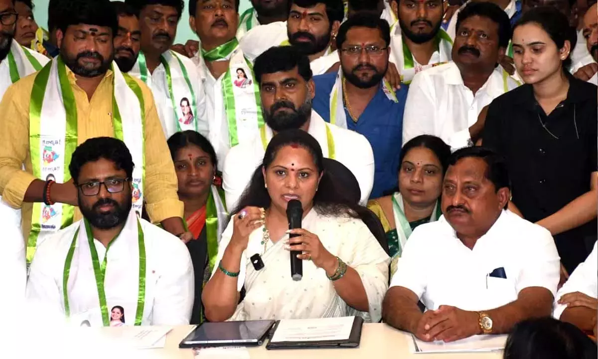 कविथ ने MLC और BRS से इस्तीफा दिया, हरीश राव को संकटमोचक बताया कविथ ने MLC और BRS से इस्तीफा दिया, हरीश राव को संकटमोचक बताया
