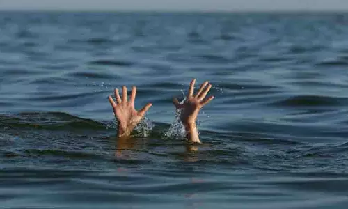 Cuttack: प्रेमी संग भागने को महिला ने की आत्महत्या की साजिश Cuttack: प्रेमी संग भागने को महिला ने की आत्महत्या की साजिश