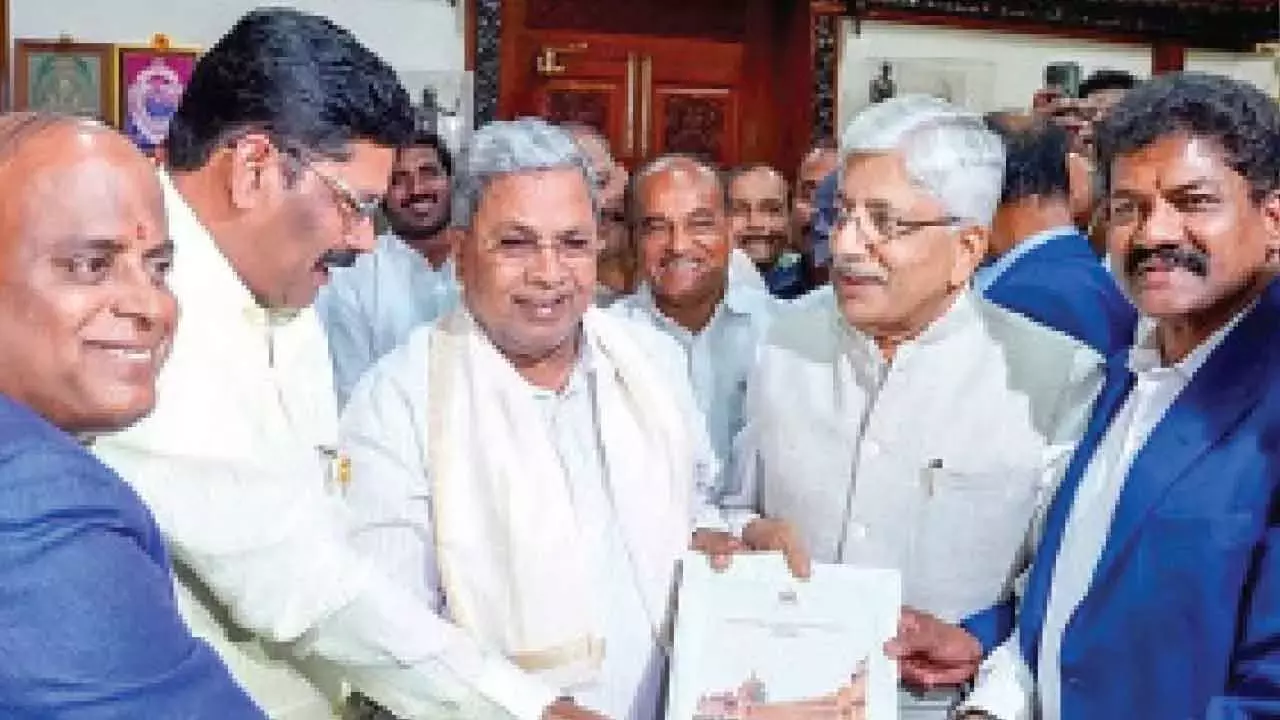 Karnataka: भाजपा ने पिछड़ा वर्ग आयोग से जाति सर्वेक्षण जल्दबाजी में न करने का आग्रह किया