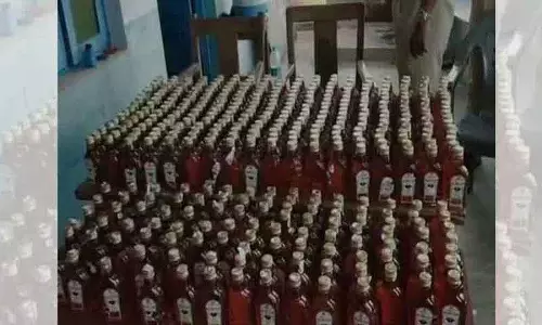 Lalitabagh में 195 शराब की बोतलें जब्त, महिला समेत तीन गिरफ्तार