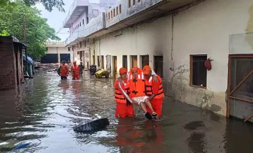 NDRF ने लोहारा से 8 फैक्ट्री कर्मचारियों को बचाया