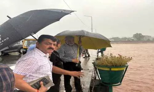 Kabra ने बाढ़ प्रभावित क्षेत्रों का दौरा कर नुकसान का आकलन किया Kabra ने बाढ़ प्रभावित क्षेत्रों का दौरा कर नुकसान का आकलन किया