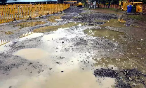 Bhopal: विसर्जन घाटों को सजाया गया, पहुंच मार्गों को नहीं